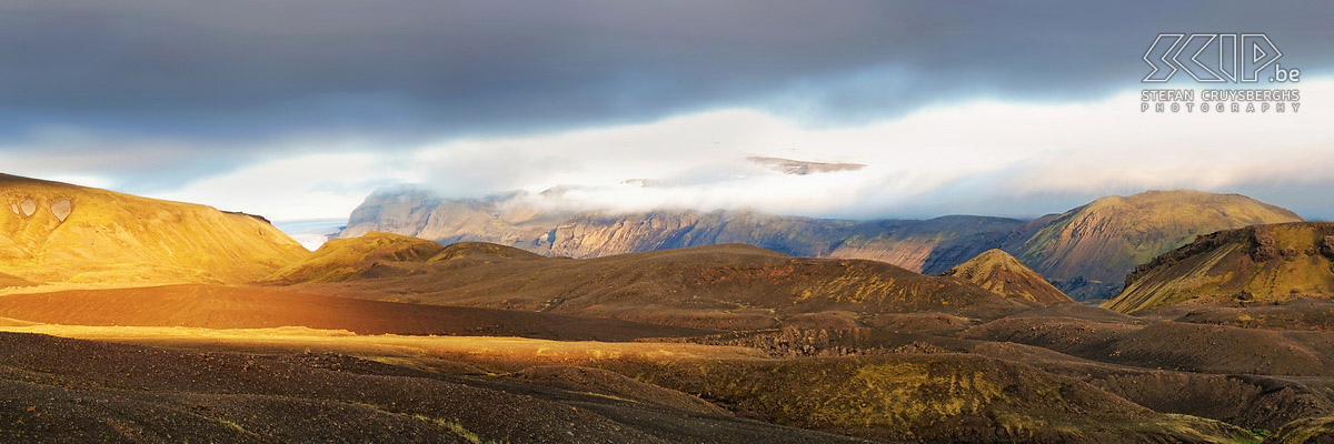 Emstrur In July it doesn't really get dark in Iceland, but at night the sunlight turns a beautiful shade of orange. The Myrdalsjökull glacier in the background disappears in the clouds. Stefan Cruysberghs